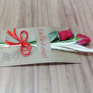 Ramalhete de 2 rosas vermelhas no cartão
